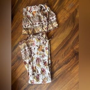 Good luck gem 2 piece set 

Top ties on both side to secure